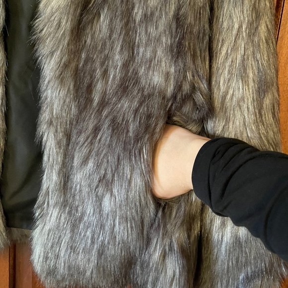 Beautiful Double Sided Faux Fur Coat🤩 - Picture 7 of 11